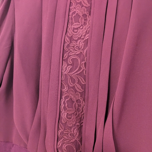 Jessica Simpson plum midi dress long sleeves pleated lace front panel Sz8 - Picture 5 of 7